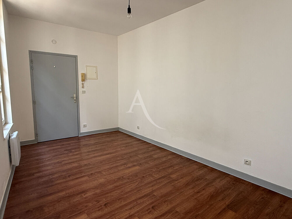Location Appartement Studio centre ville de SAINTES, 20 m2. Saintes