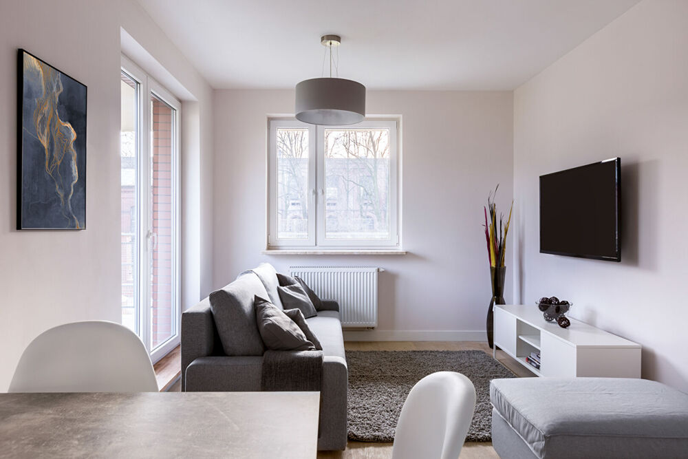BEAU STUDIO AVEC BALCON - 500 MÈTRES RER D