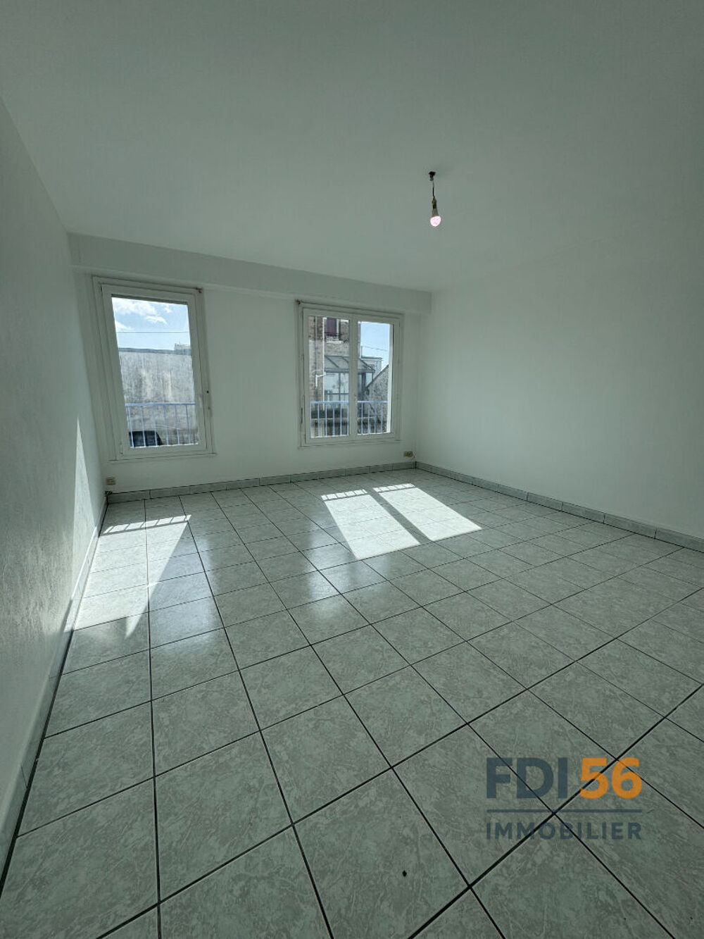 À VENDRE - APPARTEMENT - 65 m2 - PARKING ET CHAUFFAGE COMPRIS