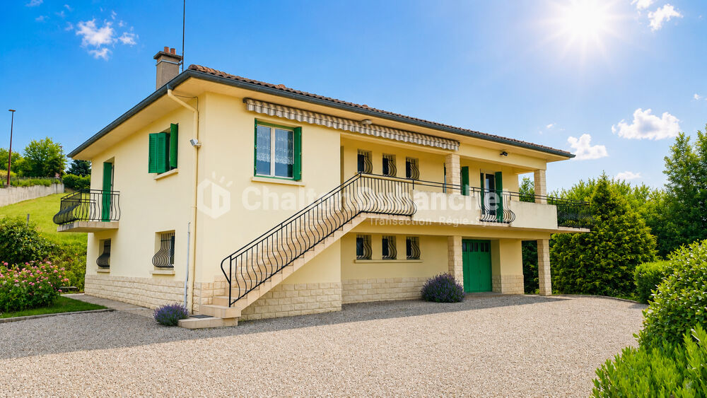Maison avec terrain paysagé