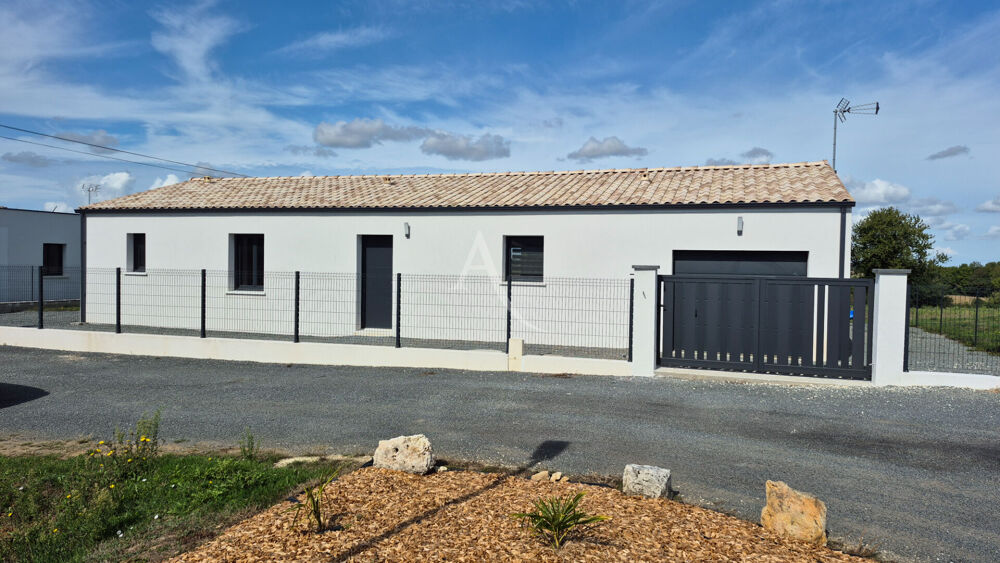 Maison de plain pied à Corme Royal de 2024