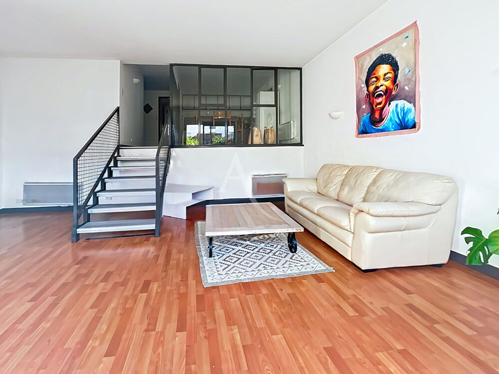 Appartement atypique de 86 m² avec terrasse plein sud en coeur de ville à Challans