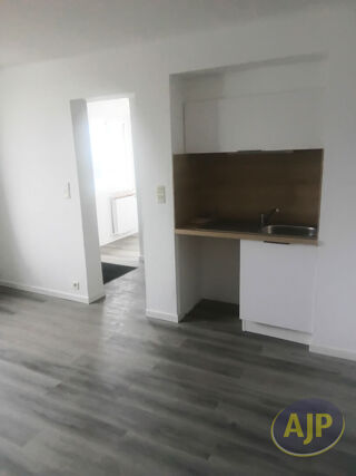  Maison à louer 7 pièces 97 m²