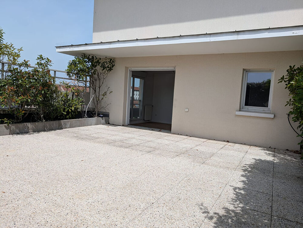 APPARTEMENT 4 PIÈCES DE 75 m² AVEC TERRASSE DE 48 m²