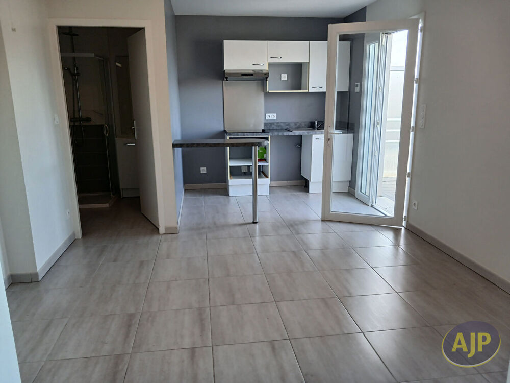 Vente Appartement Andernos, Superbe T2 récent en hyper-centre ? Dernier étage, Terrasse et Plage à pied ! Andernos les bains