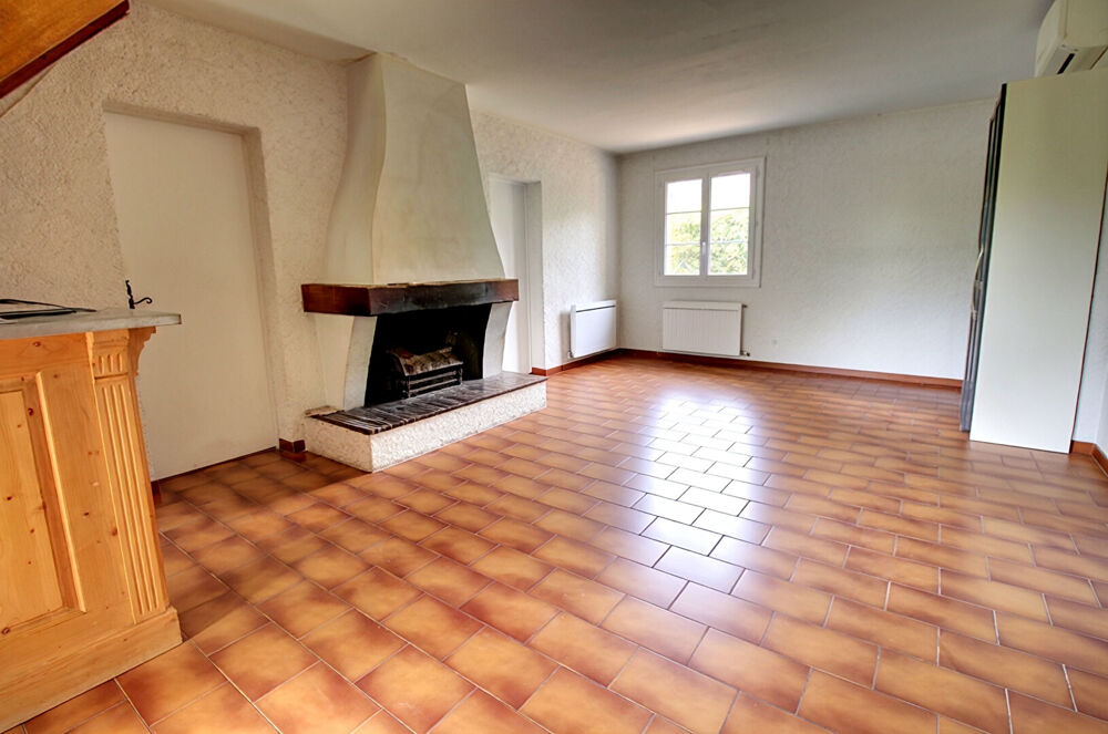 A VENDRE Maison 100 m² - 4 chambres - avec jardin - au coeur de Taradeau