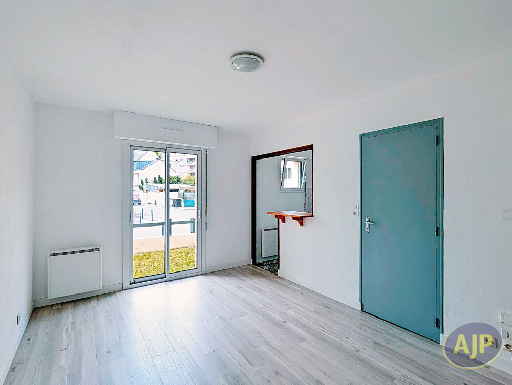Vente Appartement Studio rénové de 23,5 m² avec parking et cave - Rennes Bourg l'Évêque Rennes