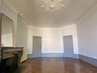  Appartement à louer 4 pièces 119 m²
