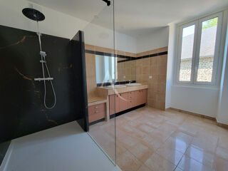  Maison à louer 6 pièces 182 m²