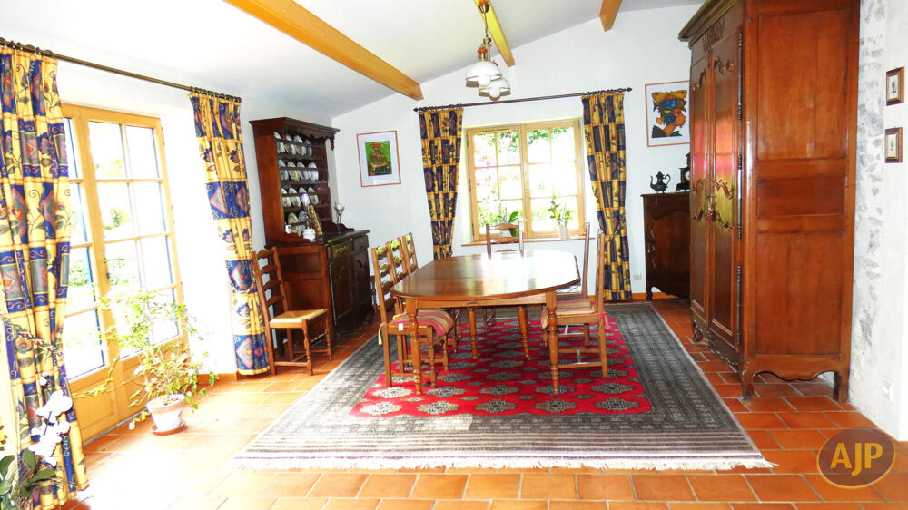 Vente Maison Maison Nesmy 8 pièce(s) 180 m2 Nesmy