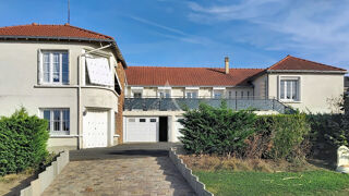Vente Maison CHEMILLÉ - Maison de plain-pied - 6 chambres - 3 garages - Terrain 1 500 m² Chemille en anjou