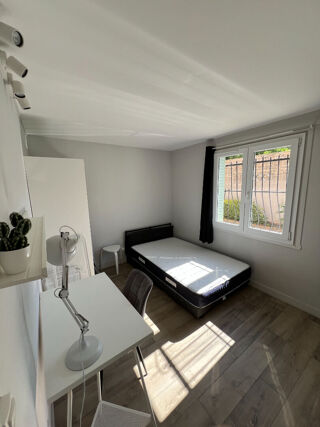  Appartement à louer 5 pièces 80 m²