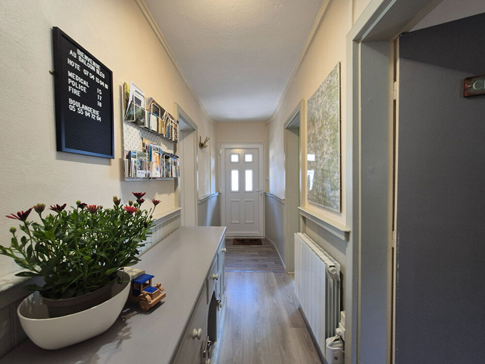 Vente Maison CORRÈZE. Proche MEYMAC. Maison en parfait état comprenant 3 chambres, 2 garages et un jardin de 362 m². Chavanac