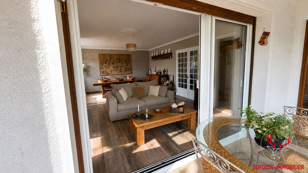 Maison rénovée - 230 m² - piscine - 7300m² de terrain - Sornay