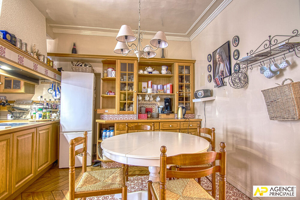 Vente Appartement Versailles Notre-Dame Paroisse Appartement 3 pièces 71.32 m² au sol situé au 2ème étage avec cave Versailles