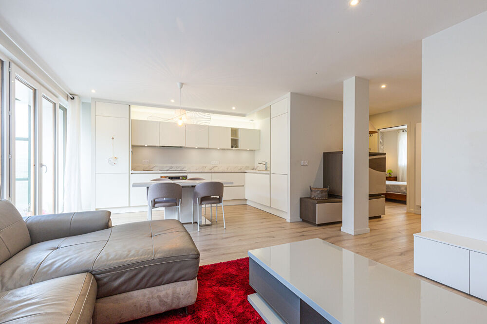 AGENCE IMMOBILIERE LAFORET - EXCLUSIVITE - "PÉTUNIA" - ANNECY HYPER-CENTRE - APPARTEMENT T3 de 63,03m² - BALCONS - CAVE - GRENIE