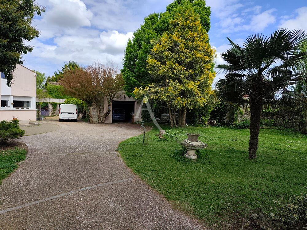 Breuil Magne, maison atypique, 4 chambres,160 m2