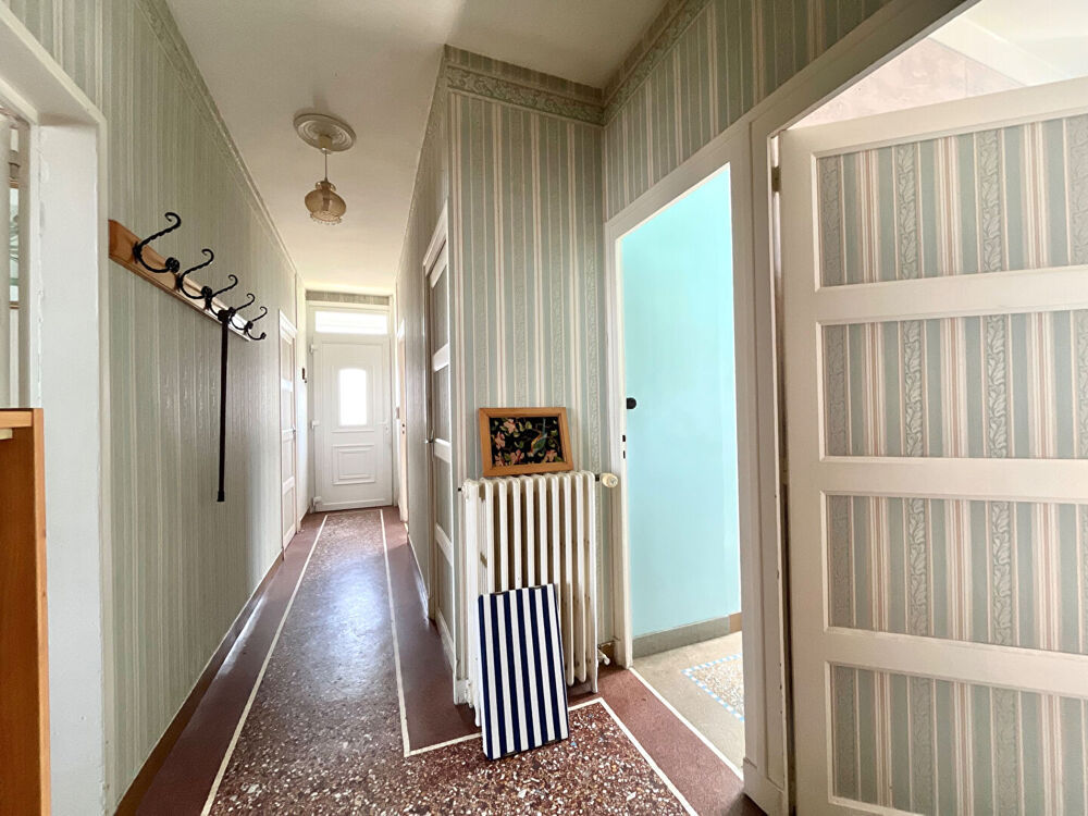 Maison ancienne à rafraîchir à vendre à Chatillon sur Indre - 7 pièces, 5 chambres