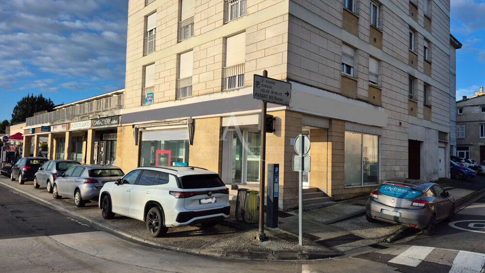   Local commercial Saintes 88.60 m2 