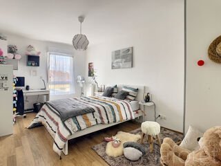  Appartement à louer 5 pièces 143 m²