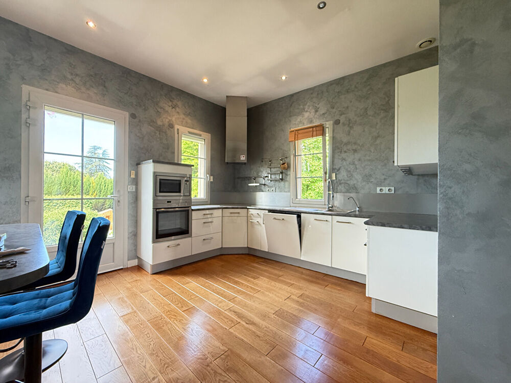 Appartement Chilly-le-Vignoble / 5 pièce(s) / 2 chambres / 152 m²