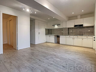  Appartement à louer 2 pièces 53 m²