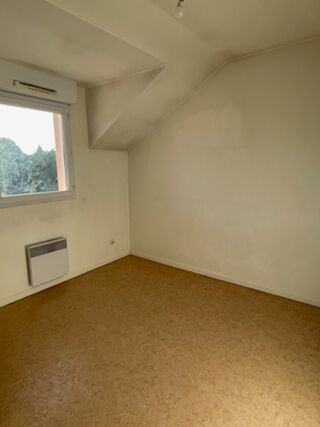  Appartement à louer 4 pièces 79 m²