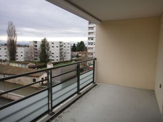  Appartement à louer 4 pièces 80 m²
