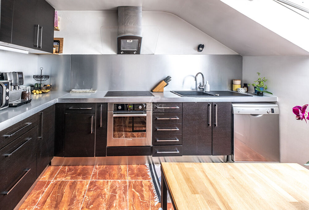 Vente Appartement Versailles Notre-Dame Appartement 4 pièces 85m² au sol situé au dernier étage Versailles