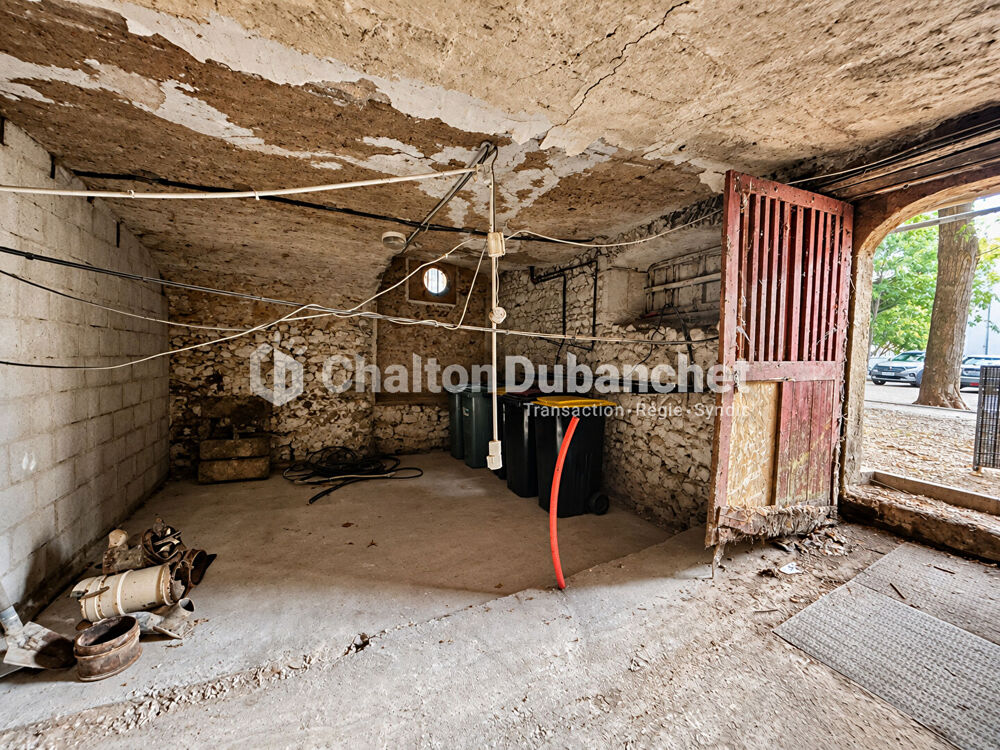 Cave a transformer en appartement ou commerce à Roanne 91 m2
