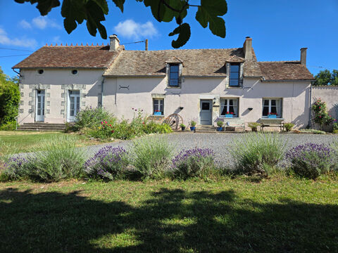   VIENNE : Ferme Rénovée de 5 Chambres avec Piscine, Installations Équestres & 4,32 ha près de Chauvigny Maison - 8 pièce(s) - 215 m²