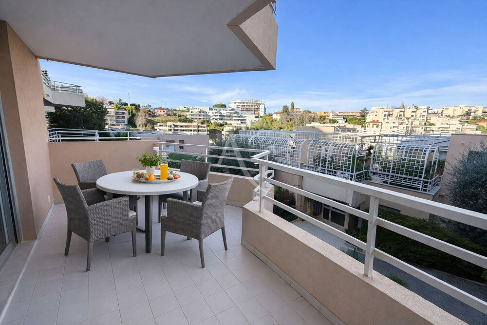 Nice Ouest FABRON 4 pièces A Rénover Belle Terrasse Résidence Piscine Double Parking