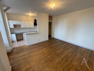  Appartement à louer 4 pièces 64 m²