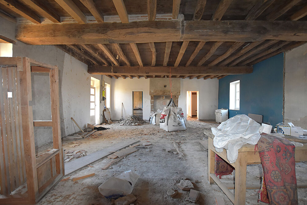 sur l'axe Lapalisse / Varennes-sur-Allier, ANCIEN CORPS DE FERME :