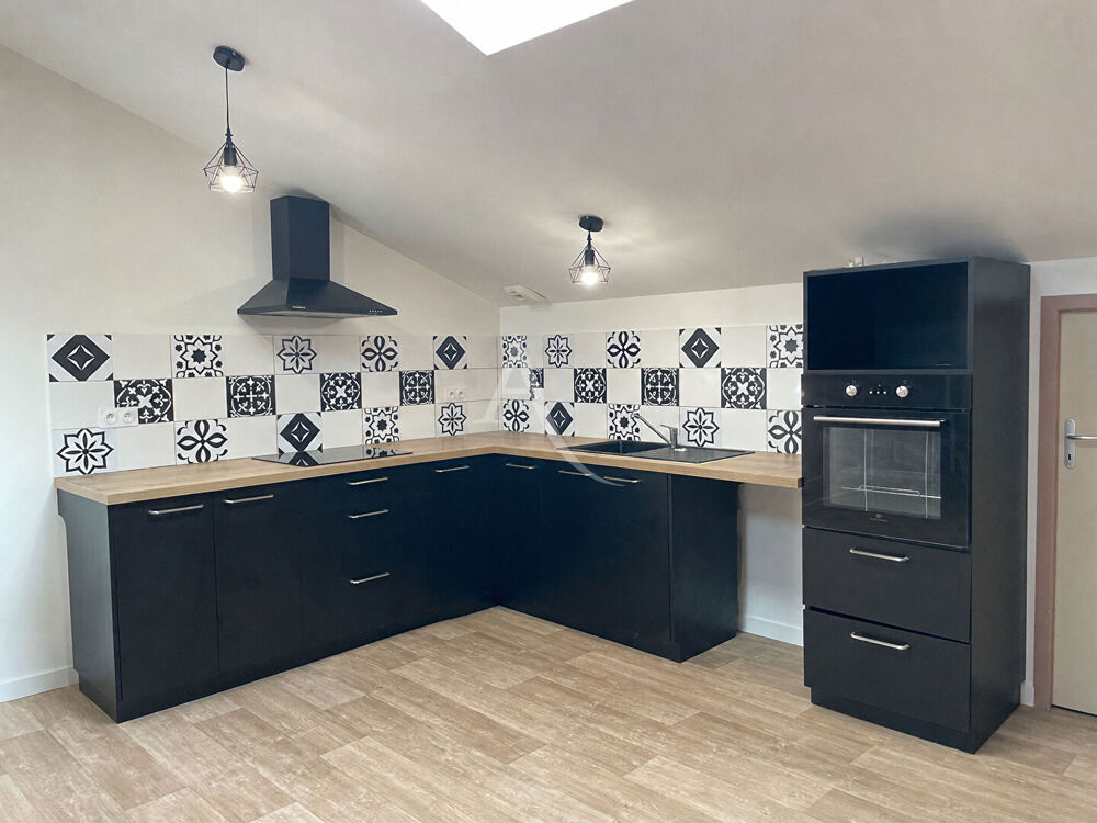 Location Appartement Centre bourg  T3 de 79 m² avec cachet, en immeuble sécurisé Villeneuve de marsan