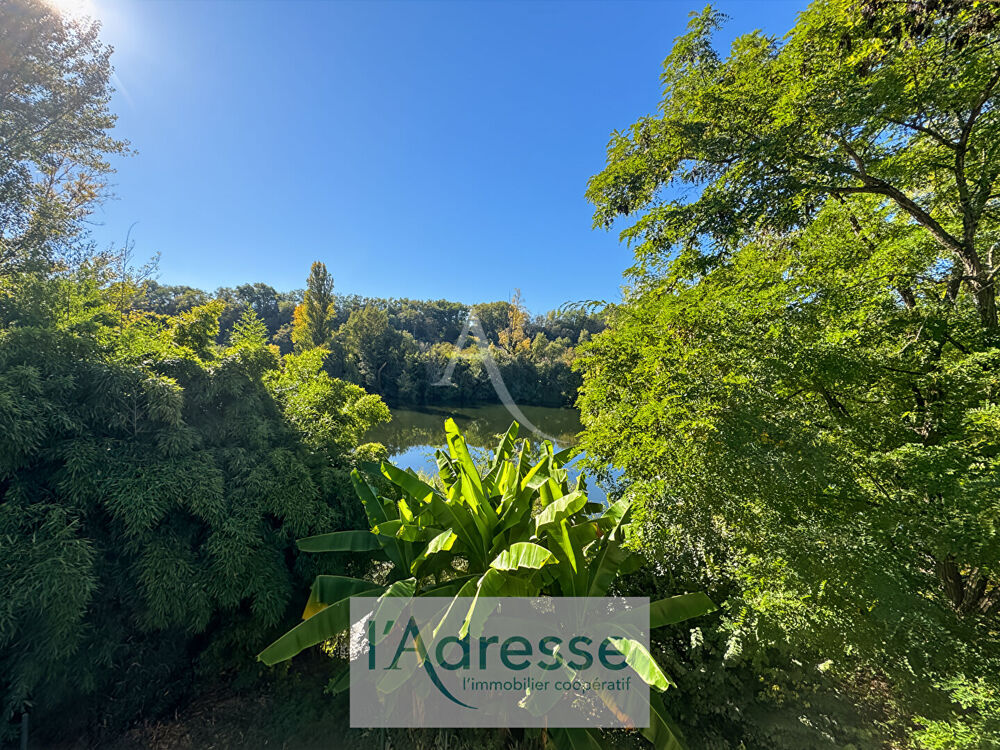 Propriété de charme en bord de rivière avec piscine