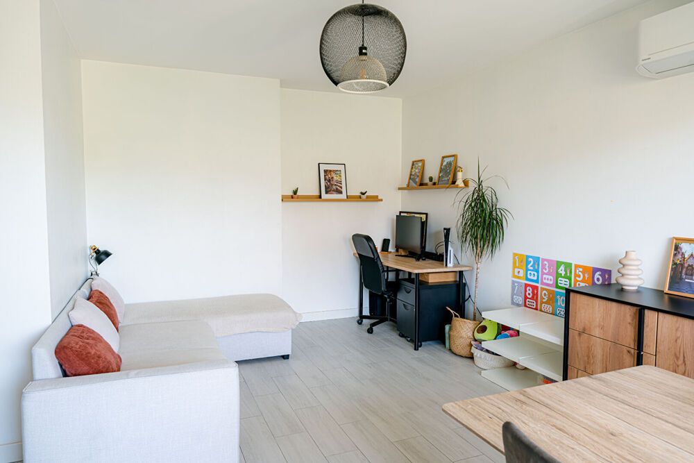 Vente Appartement Appartement  T3  63 m² .Garage double et 1cave Vaulx en velin