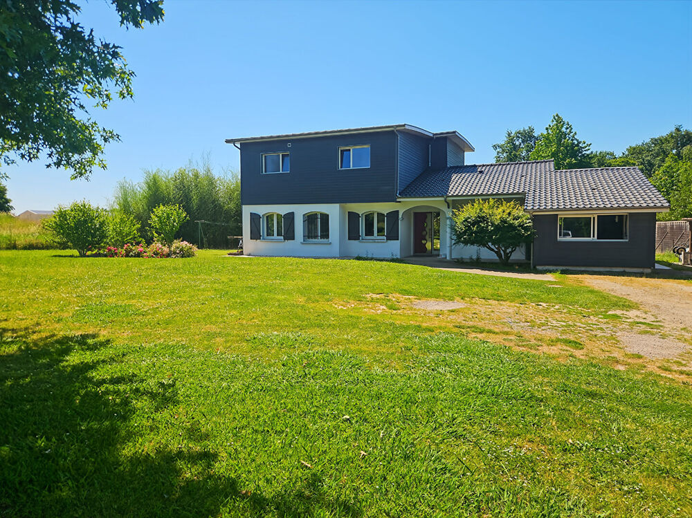 Maison familiale à vendre à Eyres-Moncube