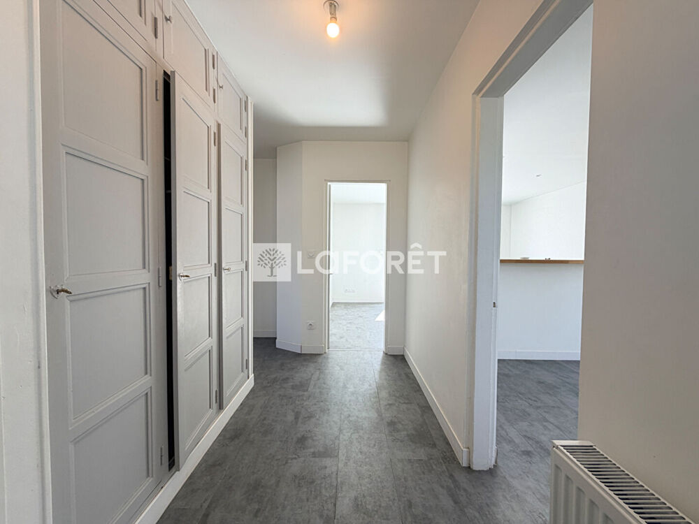 Maison rénovée de 115 m², 4 chambres, sous-sol total et jardin arboré