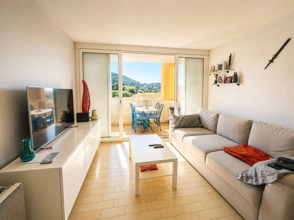 Charmant T2 meublé avec loggia et vue mer