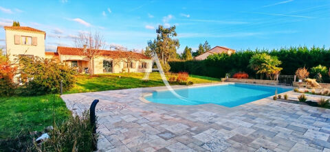   Magnifique maison avec un grand jardin clos, piscine, pool house et double garage Maison - 7 pi�ce(s) - 163 m�