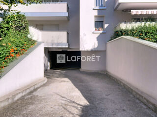  Parking / Garage  louer 