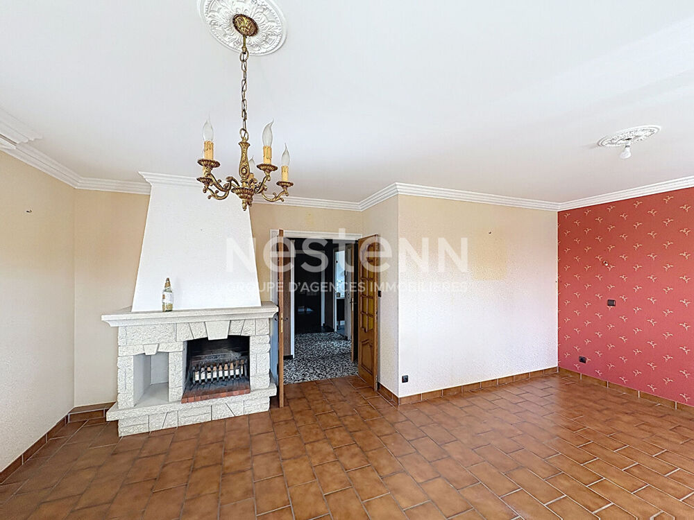 Proche centre MONTFAUCON Maison traditionnelle de 110 m2 environ avec terrain plat et garages