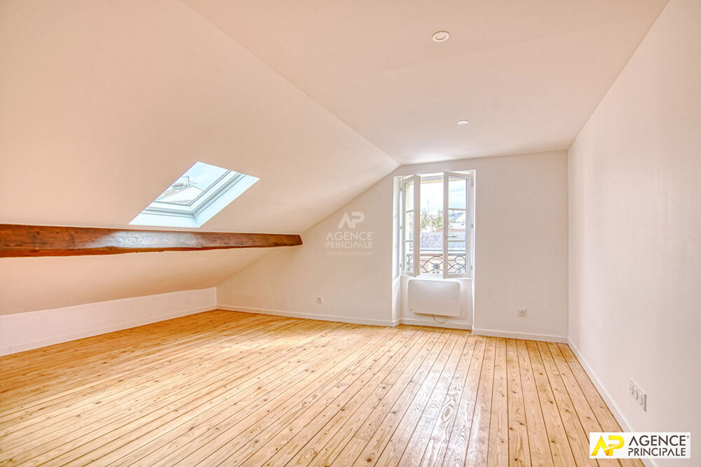 Vente Appartement Versailles Notre-Dame Appartement  2 pièce(s) 60 m2 au sol  (30,52 m² carrez ) situé  au 3ème et dernier étage Versailles