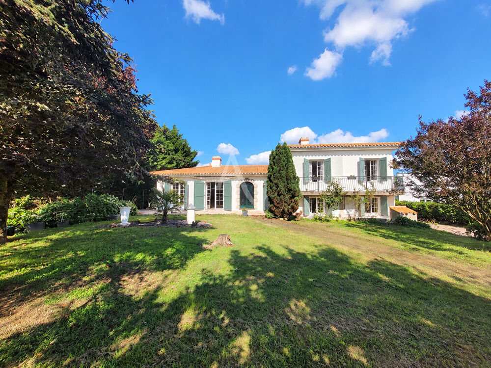 Vente Maison Maison de 184 m² à rénover avec studio indépendant et garage triple Challans