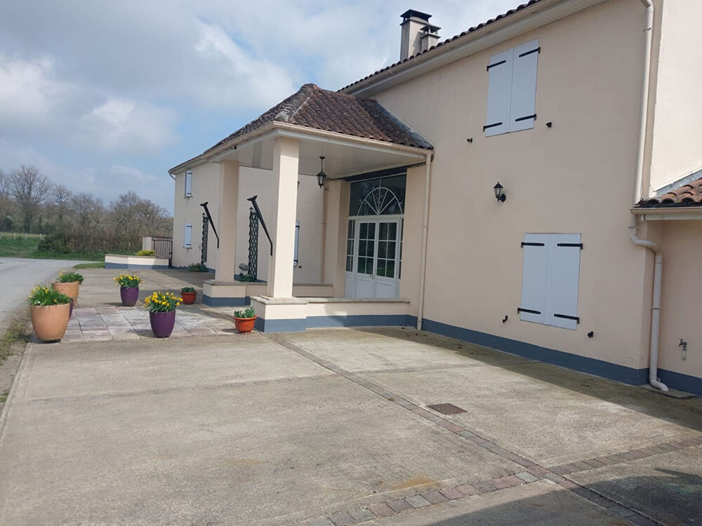 Vente Maison Haute Vienne, Le Dorat, Superb Residence à La Campagne Avec 6 Chambres Et Piscine Interieur La bazeuge