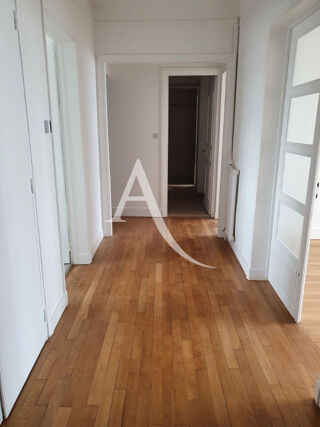 Appartement à louer 4 pièces 83 m²
