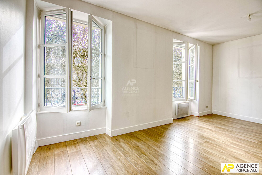 Vente Appartement Versailles Notre-Dame Boulevard de la Reine Appartement duplex 4 pièces de 94m² au sol situé au 1er et dernier étage avec cave Versailles