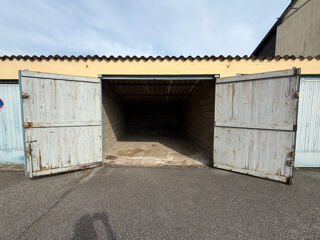  Parking / Garage à louer 18 m²