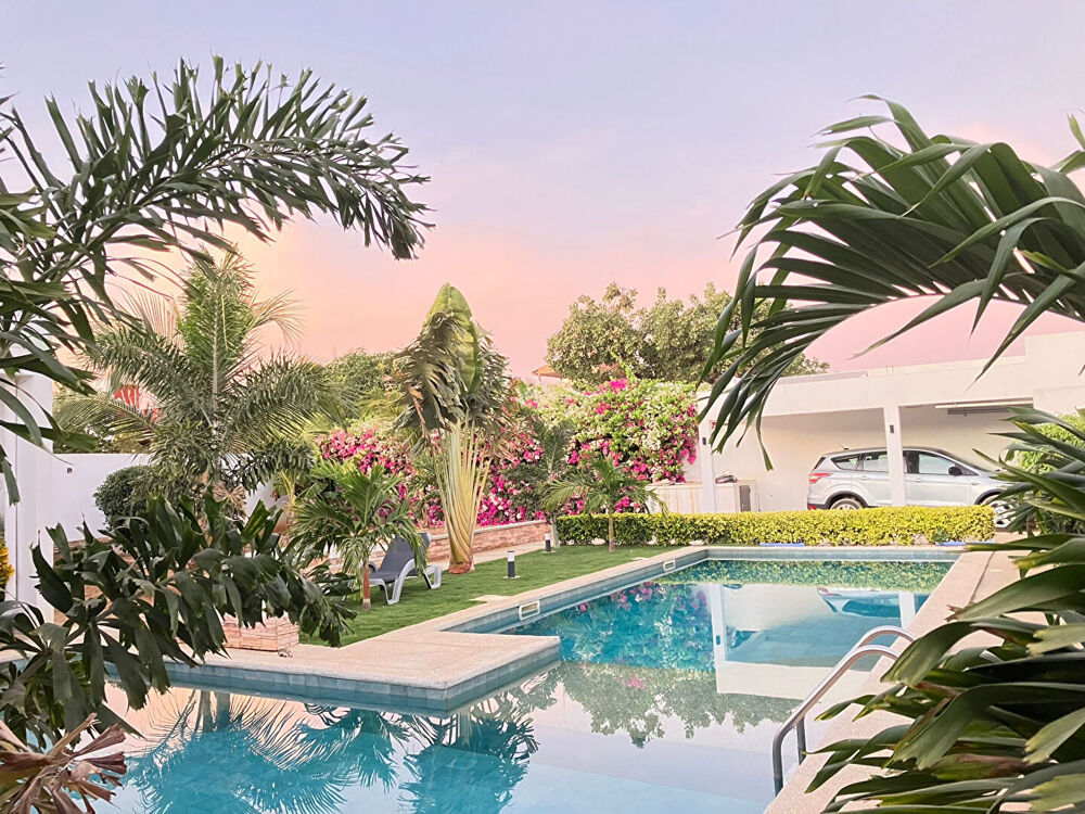 Vente Maison BELLE VILLA  DE 3 CHAMBRES  ETAT NEUF  SUR UN BEAU TERRAIN ARBORE DE 600 M2 Somone (Senegal)